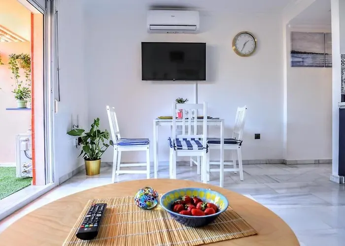 Blue Marine Home - Parking, Pool, Ac, Wifi